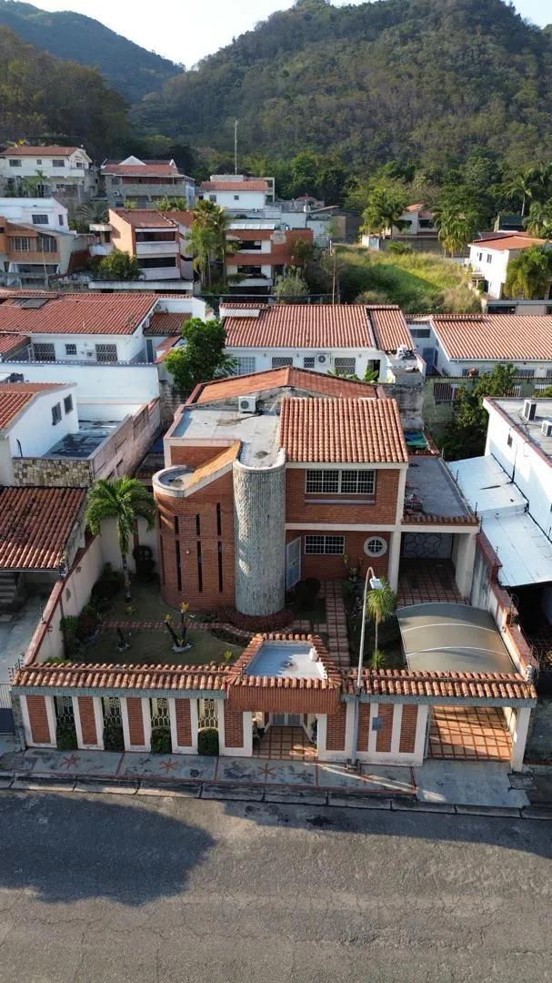 Casa de 2 niveles en venta en Valencia, en la en la prestigiosa urbanización Prebo III.