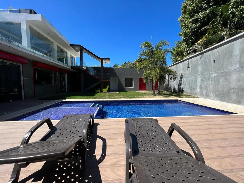 Moderna Quinta en venta en Valencia, en la prestigiosa urbanización Guaparo.