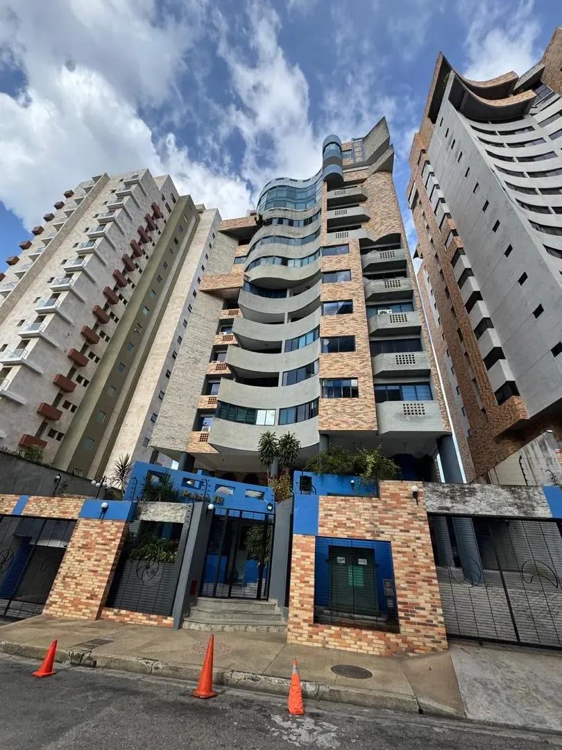 Apartamento en Urb. El Bosque. Calle cerrada
